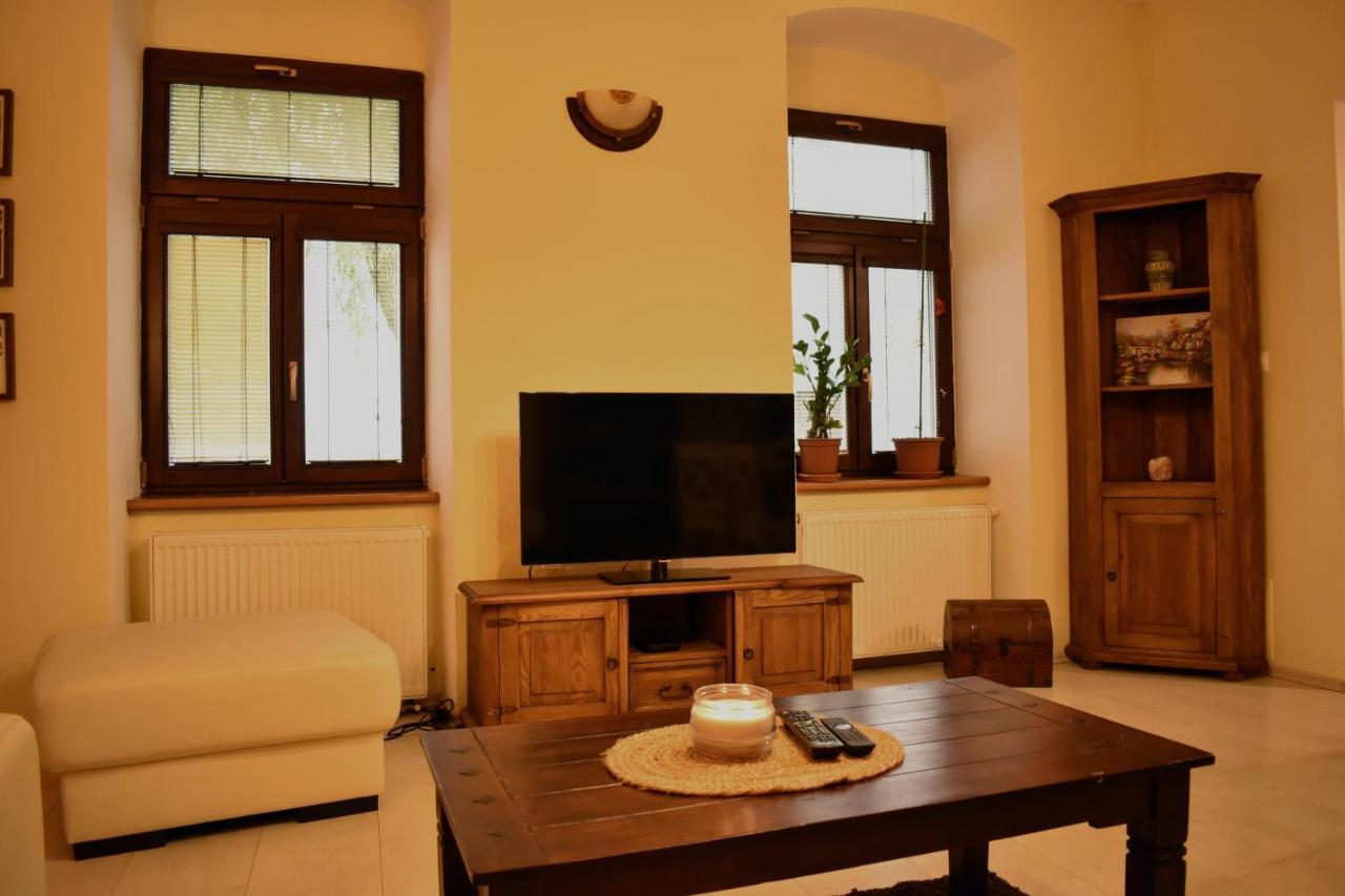 Апартаменты Old Town Bratislava 1Bdr Private Parking Экстерьер фото